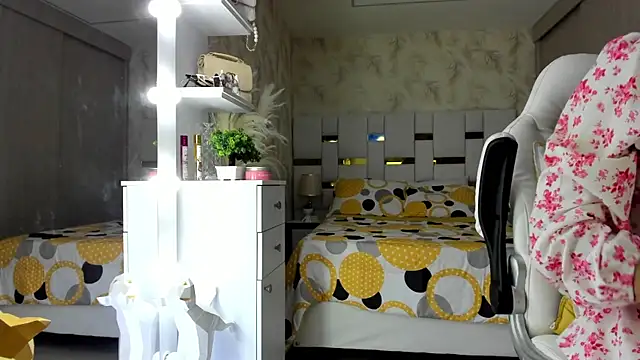 Snapshot of cherryfox88 chatting on 09/16/25, 12:55 cherryfox88 online show from 09/16/25, 12:55