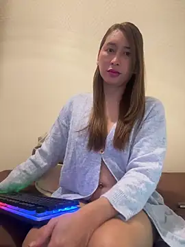 Snapshot of cieloadriano2024 chatting on 11/21/25, 02:05 cieloadriano2024 online show from 11/21/25, 02:05