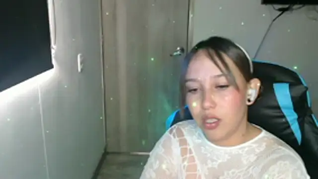 Snapshot of Skarlet_Adams28 chatting on 03/04/26, 09:10 Skarlet Adams28 online show from 03/04/26, 09:10