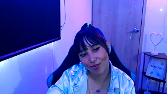 Snapshot of Skarlet_Adams28 chatting on 05/20/26, 08:37 Skarlet Adams28 online show from 05/20/26, 08:37