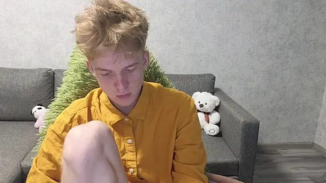 Snapshot of sweetserenity5 chatting on 09/13/25, 03:45 sweetserenity5 online show from 09/13/25, 03:45