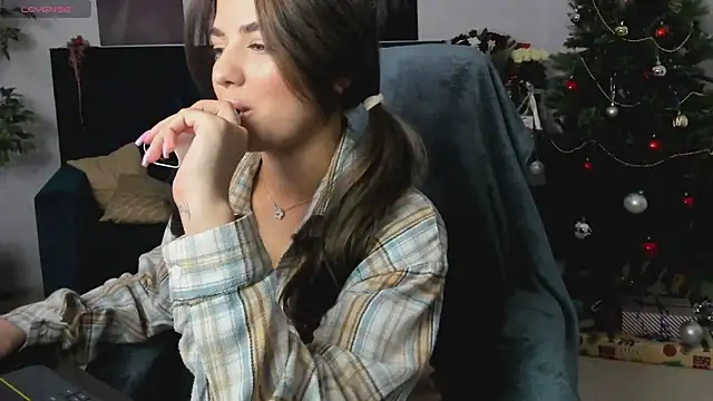 Snapshot of CharleneWoods chatting on 12/28/24, 04:30 CharleneWoods online show from 12/28/24, 04:30