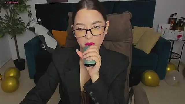 Snapshot of CharleneWoods chatting on 01/21/25, 07:58 CharleneWoods online show from 01/21/25, 07:58