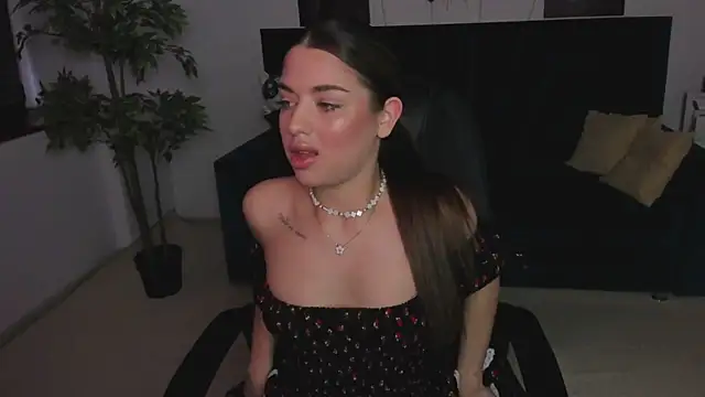 Snapshot of CharleneWoods chatting on 03/18/25, 08:03 CharleneWoods online show from 03/18/25, 08:03