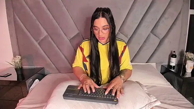 nataliee foster online show from 06/23/26, 10:35