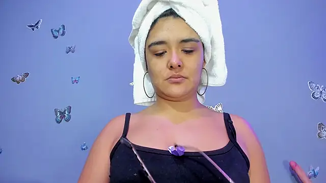 Kaira mosse online show from 12/05/25, 11:41