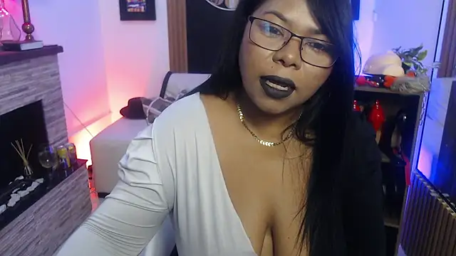 Snapshot of Keilathompson chatting on 04/10/26, 10:31 Keilathompson online show from 04/10/26, 10:31