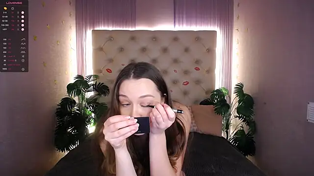 Julie Rhodes online show from 12/12/24, 12:44