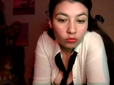 Snapshot of miarosse22 chatting on 11/17/25, 06:19 miarosse22 online show from 11/17/25, 06:19