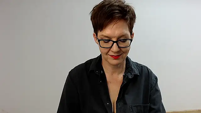 Snapshot of Sofie69Velvet chatting on 03/15/25, 08:48 Sofie69Velvet online show from 03/15/25, 08:48