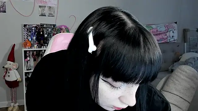 SweetieMollyy online show from 11/24/25, 09:53