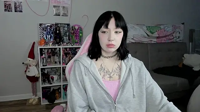 SweetieMollyy online show from 12/15/25, 11:36