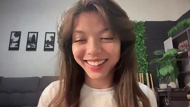 Snapshot of DesiredHoney chatting on 10/05/25, 04:38 DesiredHoney online show from 10/05/25, 04:38