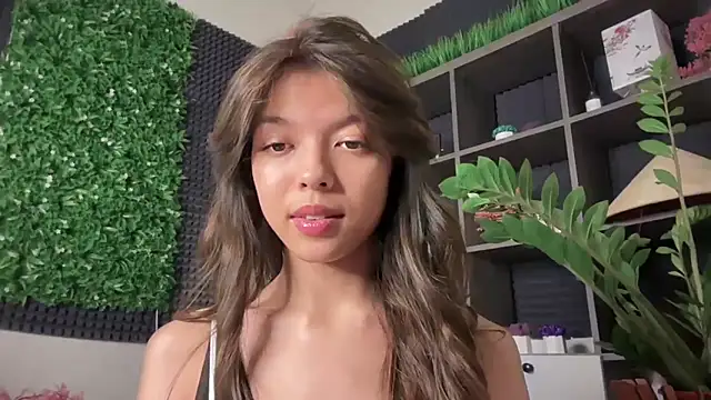 Snapshot of DesiredHoney chatting on 10/11/25, 03:43 DesiredHoney online show from 10/11/25, 03:43