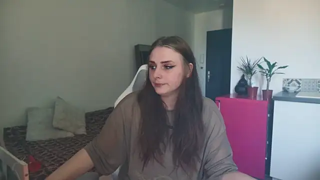 Snapshot of ce_leste__ chatting on 04/17/26, 11:57 ce leste online show from 04/17/26, 11:57