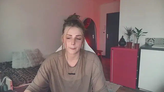 Snapshot of ce_leste__ chatting on 04/25/26, 04:37 ce leste online show from 04/25/26, 04:37