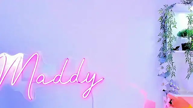 Snapshot of MaddyParisi chatting on 02/07/25, 03:34 MaddyParisi online show from 02/07/25, 03:34