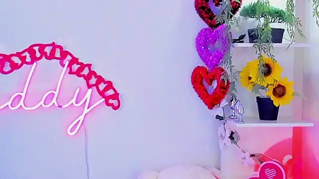 Snapshot of MaddyParisi chatting on 02/14/25, 12:14 MaddyParisi online show from 02/14/25, 12:14