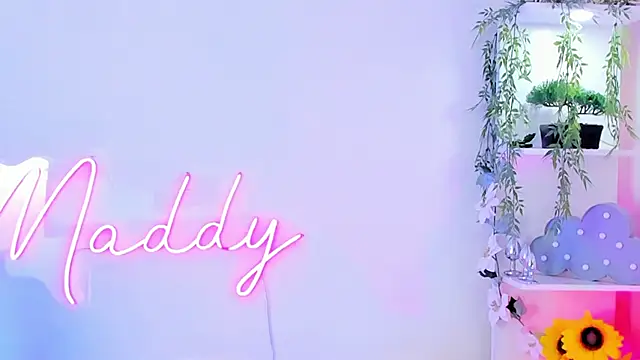 Snapshot of MaddyParisi chatting on 03/05/25, 01:10 MaddyParisi online show from 03/05/25, 01:10