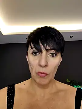 YOURHESZTIA online show from 12/27/24, 12:34