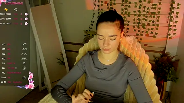 Snapshot of Bella_XO chatting on 09/19/25, 06:48 Bella XO online show from 09/19/25, 06:48