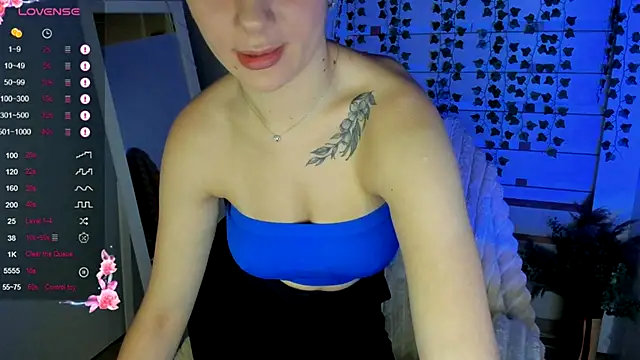 Snapshot of Bella_XO chatting on 09/20/25, 06:36 Bella XO online show from 09/20/25, 06:36