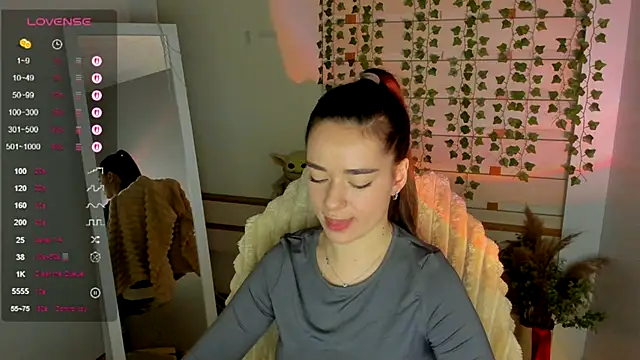 Snapshot of Bella_XO chatting on 09/27/25, 07:02 Bella XO online show from 09/27/25, 07:02