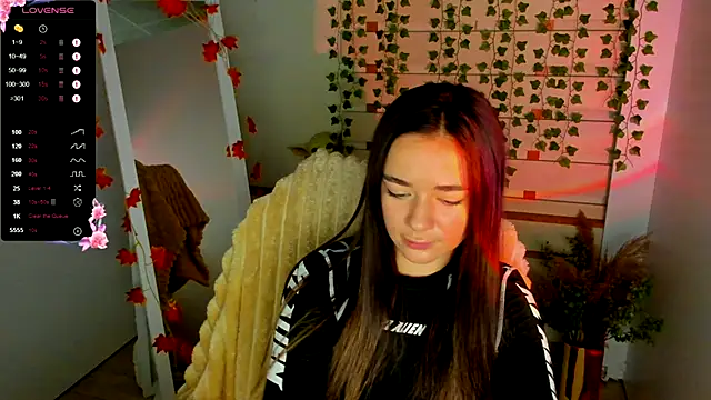 Snapshot of Bella_XO chatting on 10/10/25, 07:18 Bella XO online show from 10/10/25, 07:18