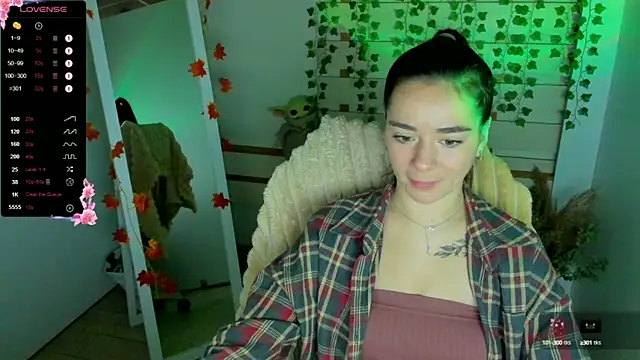 Snapshot of Bella_XO chatting on 10/13/25, 07:08 Bella XO online show from 10/13/25, 07:08