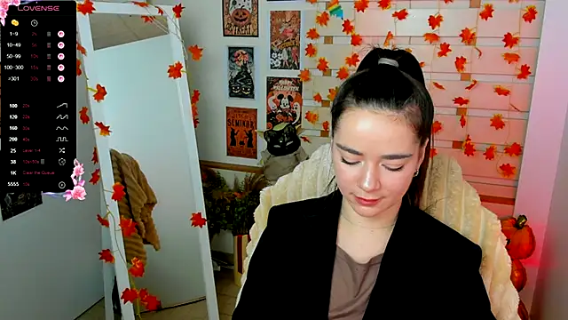 Snapshot of Bella_XO chatting on 10/25/25, 06:43 Bella XO online show from 10/25/25, 06:43