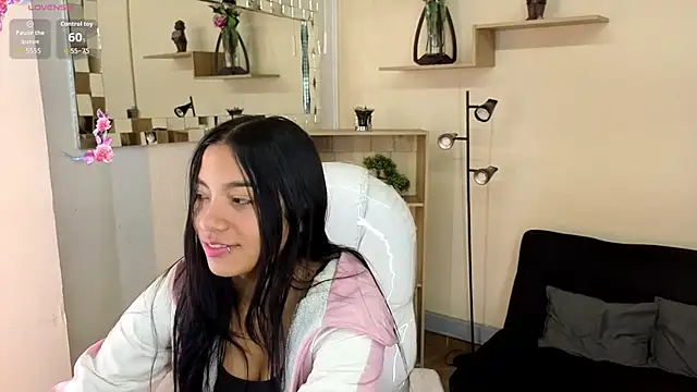 Saray reyes online show from 11/05/25, 11:43