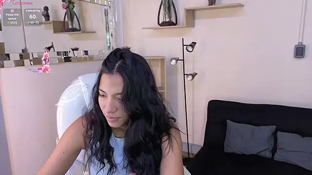 Saray reyes online show from 11/07/25, 11:43