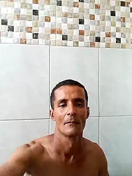 Snapshot of morenogato100 chatting on 10/12/25, 05:01 morenogato100 online show from 10/12/25, 05:01