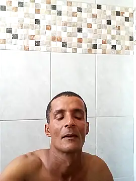 Snapshot of morenogato100 chatting on 11/06/25, 03:35 morenogato100 online show from 11/06/25, 03:35