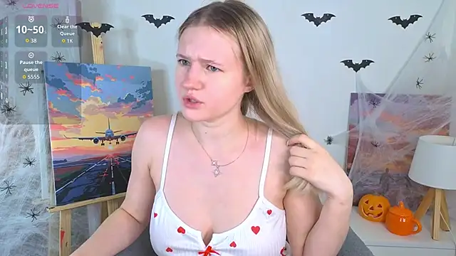 Snapshot of MaydaFoulk chatting on 10/22/25, 01:06 MaydaFoulk online show from 10/22/25, 01:06