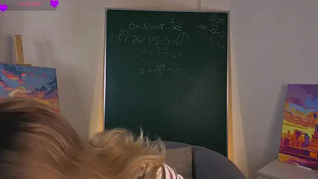 Snapshot of MaydaFoulk chatting on 12/15/25, 01:10 MaydaFoulk online show from 12/15/25, 01:10