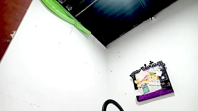 PetiteIvoryQueen19 online show from 12/03/25, 04:09