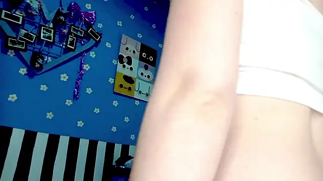 PetiteIvoryQueen19 online show from 06/01/26, 12:23