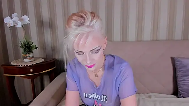 Snapshot of Rita_Farel chatting on 03/13/25, 12:59 Rita Farel online show from 03/13/25, 12:59