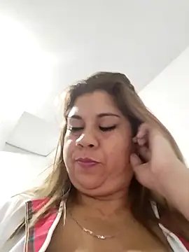 Laura-Hernandez online show from 02/18/25, 05:42