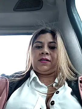 Snapshot of Laura-Hernandez chatting on 11/12/25, 04:29 Laura-Hernandez online show from 11/12/25, 04:29