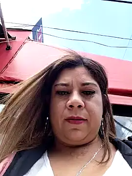 Snapshot of Laura-Hernandez chatting on 11/18/25, 04:22 Laura-Hernandez online show from 11/18/25, 04:22