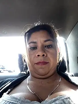 Snapshot of Laura-Hernandez chatting on 11/22/25, 02:49 Laura-Hernandez online show from 11/22/25, 02:49