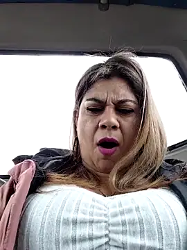 Snapshot of Laura-Hernandez chatting on 11/25/25, 02:39 Laura-Hernandez online show from 11/25/25, 02:39