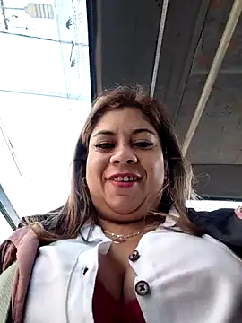 Laura-Hernandez online show from 06/12/26, 02:05