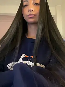 Snapshot of aly_golden_ chatting on 12/21/24, 07:45 aly golden online show from 12/21/24, 07:45