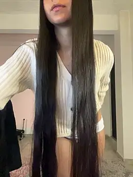 Snapshot of aly_golden_ chatting on 01/05/25, 06:24 aly golden online show from 01/05/25, 06:24