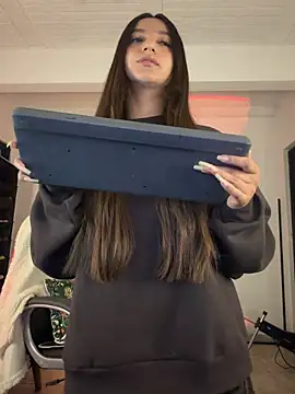 aly golden  online show from 05/18/26, 10:10
