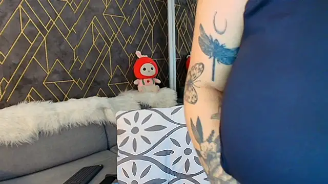 lauren jaureguifg online show from 01/12/25, 03:39