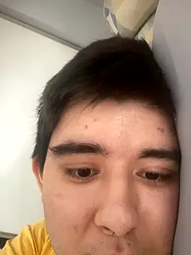 Snapshot of Yann_18 chatting on 09/27/25, 06:02 Yann 18 online show from 09/27/25, 06:02